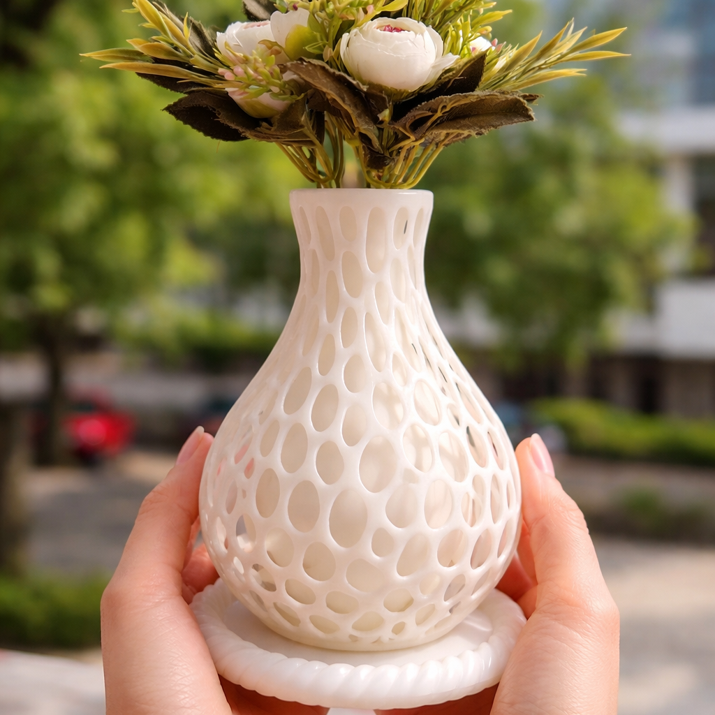 Elegant Organic Mesh Vase | Modern 3D Printed Decor